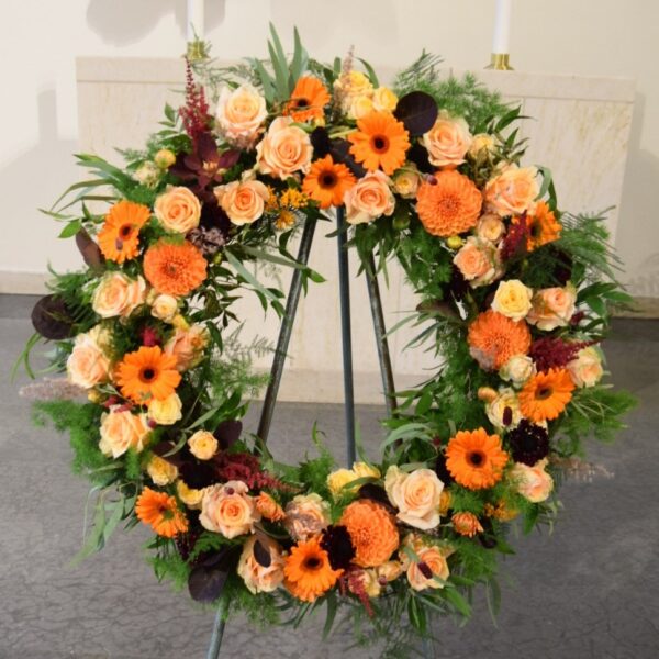 #7 Rundbunden krans i orange, aprikos och vinrött